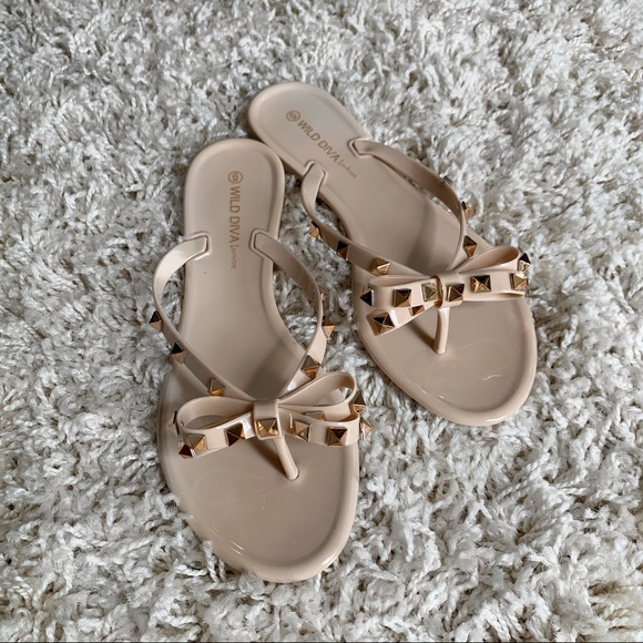 LAST➖STUDDED in Nude - Picture 2 of 3